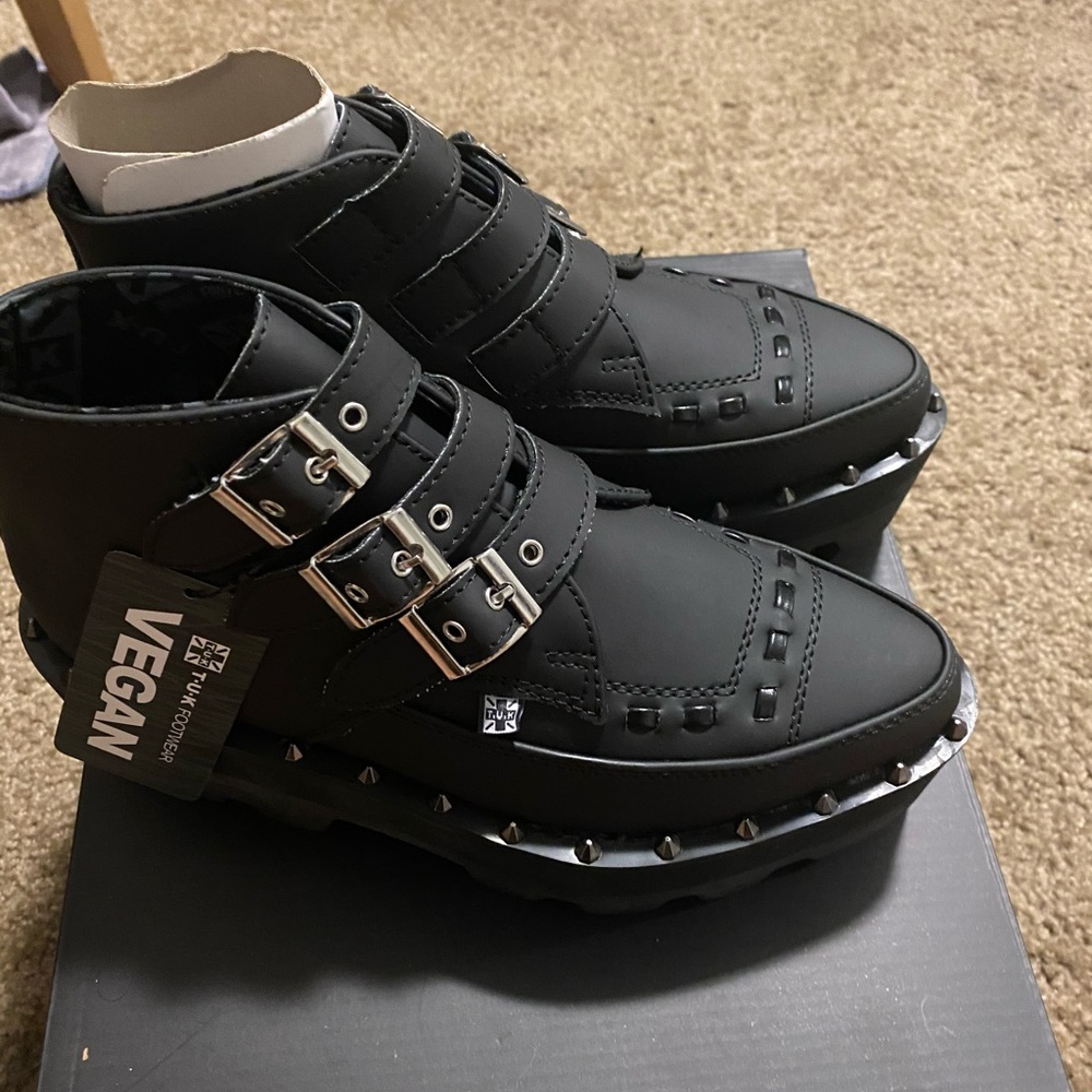 T.U.K Dino lug boot